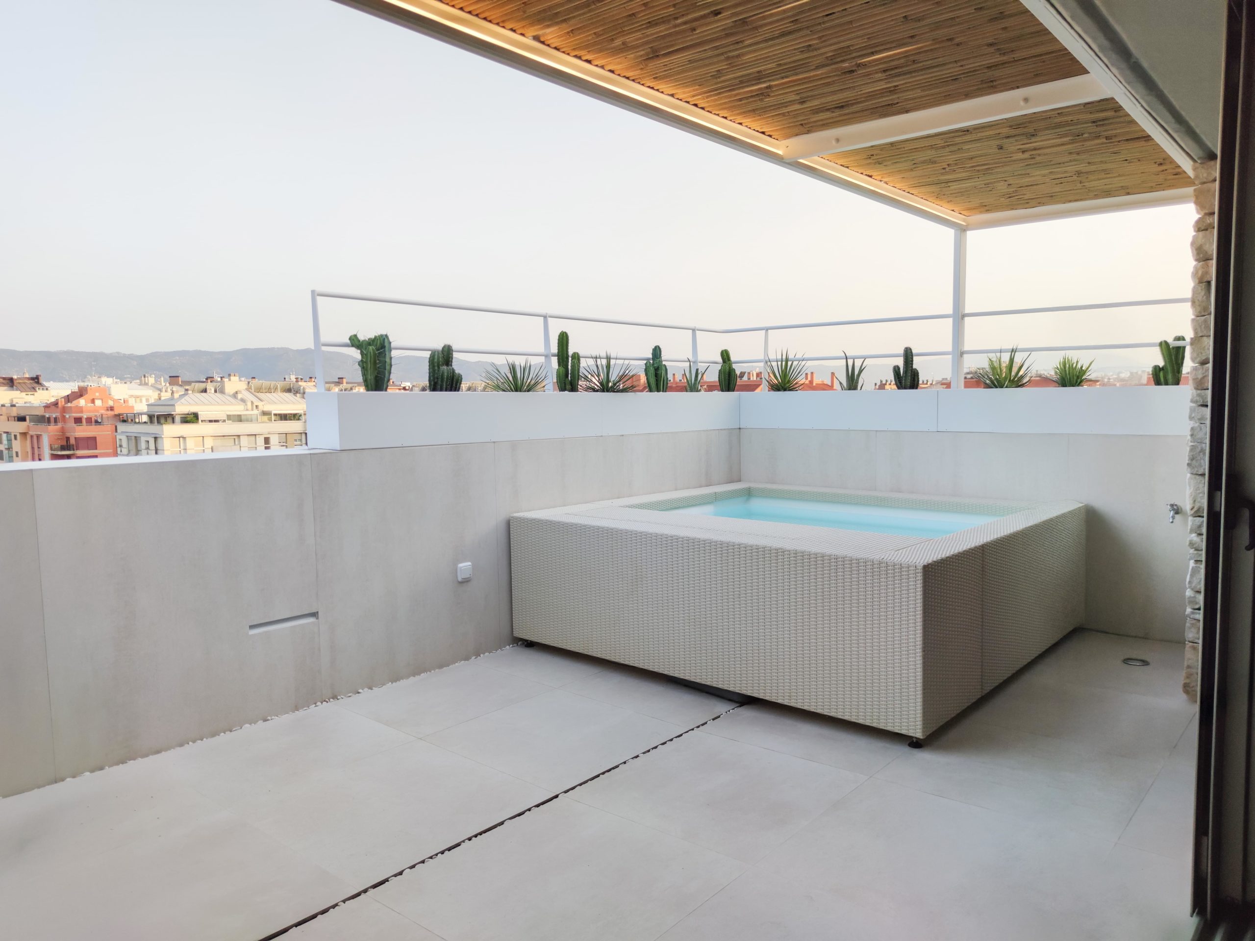 Complete renovation of the terraces of a penthouse in Murcia 4 terraza con vistas y piscina 1 scaled